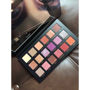 HUDA BEAUTY Desert Dusk Palette